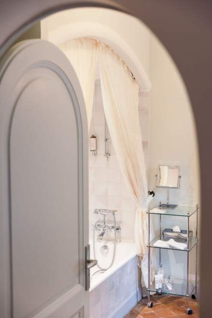 Hostellerie de l’Abbaye de la Celle - Hôtel 5 étoiles Var - salle de bain Béatrice